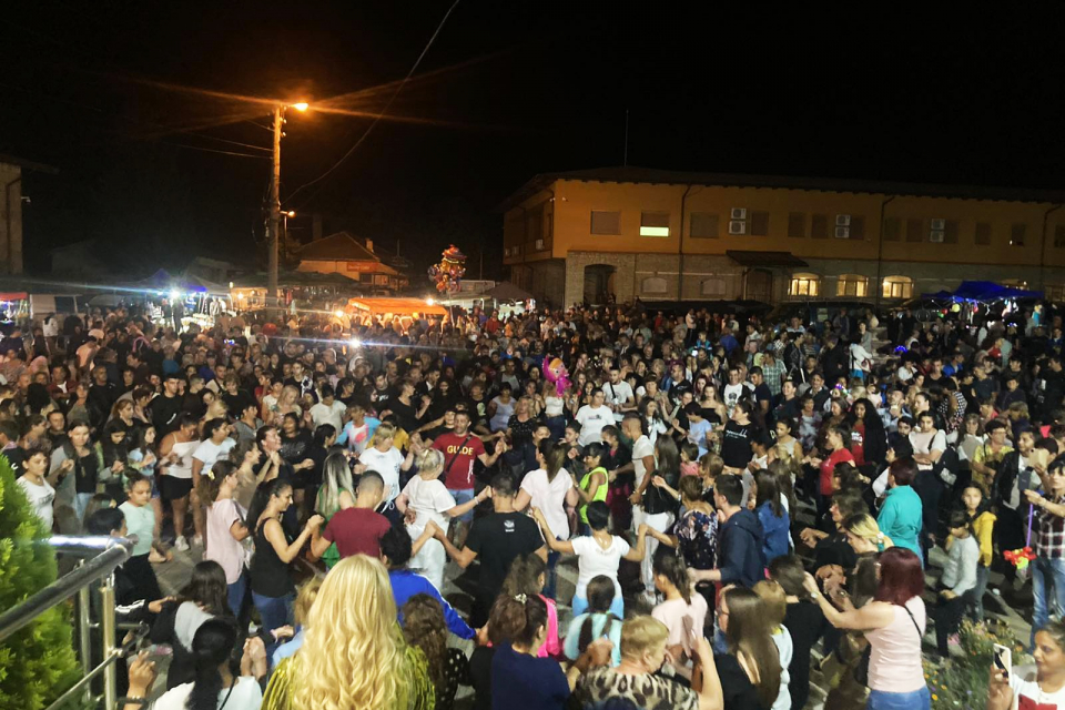 
Над две хиляди души събра официалното откриване на тазгодишния събор в село Стара река. Той се проведе на 27 и 28 август, след двегодишно прекъсване....
